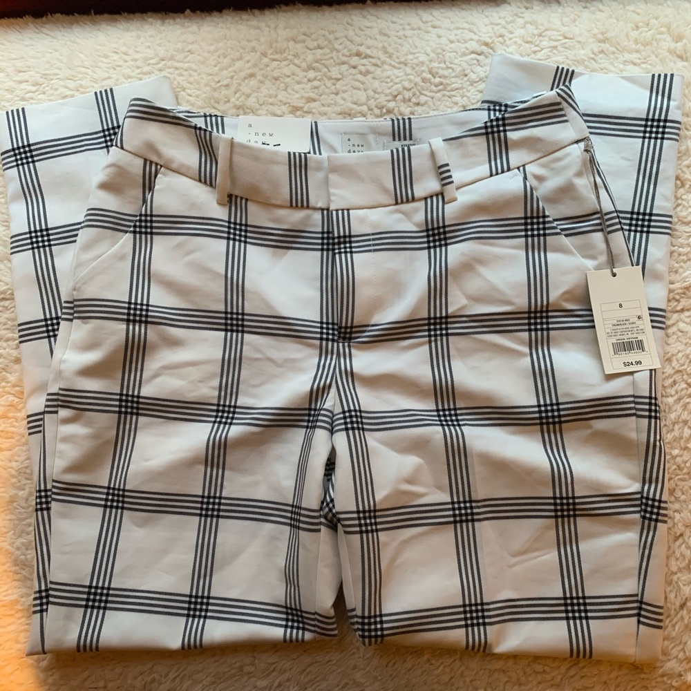 A New Day Mid Rise Slim Hip and Ankle White/Black